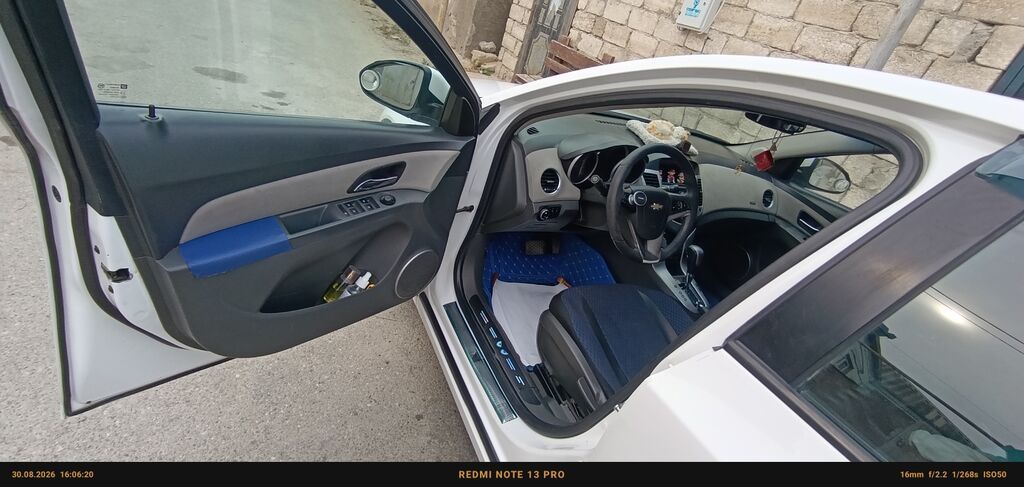 Chevrolet Cruze sedan – ağ rəng, benzinlə işləyən, avtomatik ötürmə — Avtomobillər, Digah (2)