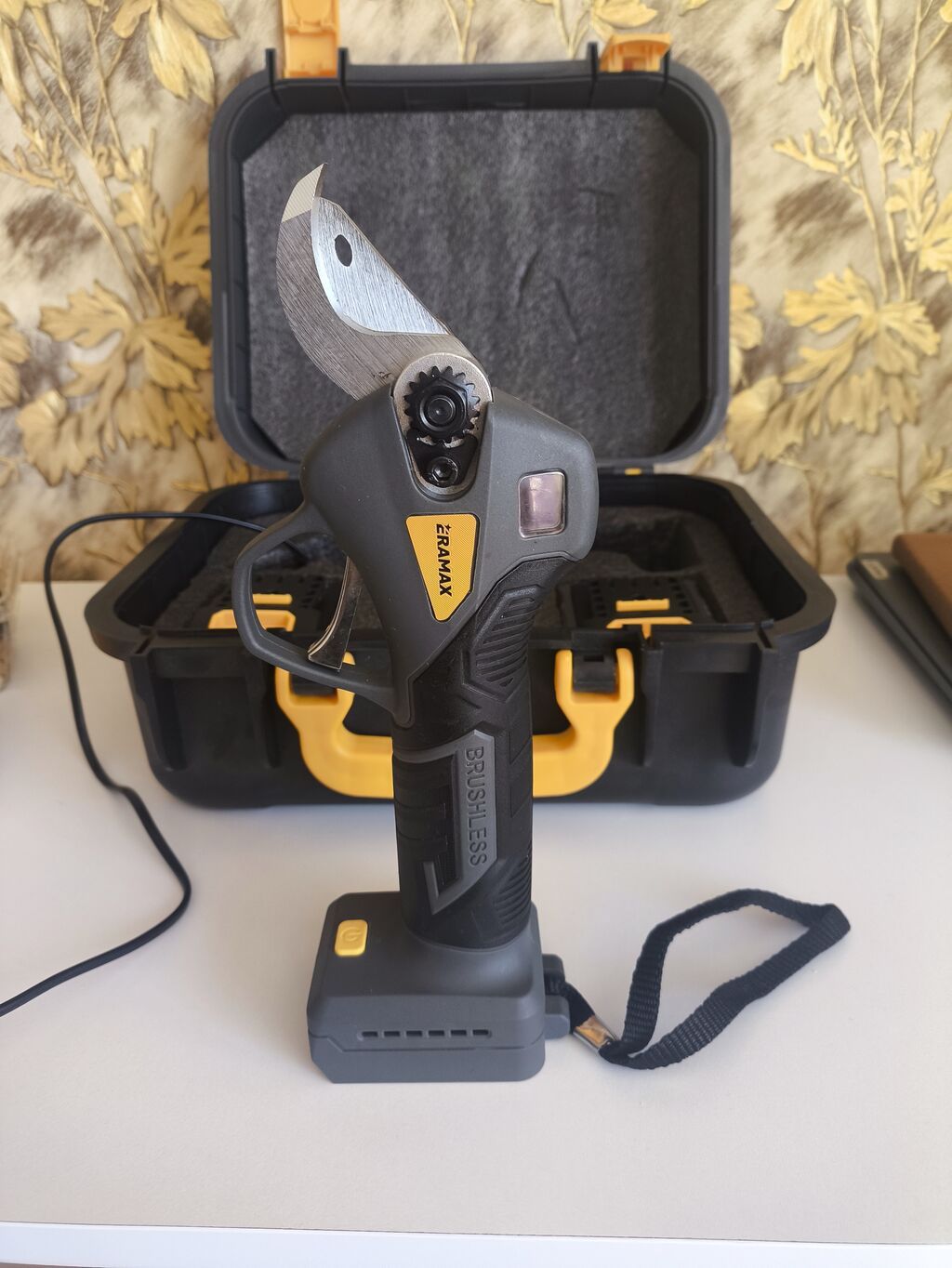 Eramax akkumulyatorlu elektrik budama qayçısı – fırçasız (brushless) — Kəsmə makinları, Digah (2)