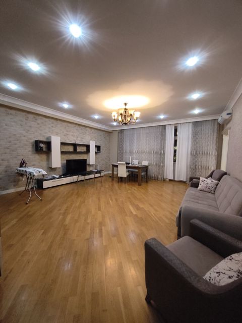Satılır 3 otaqlı yeni tikili 170 m² — Bakı