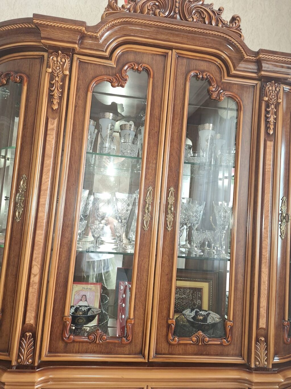 Klassik üslubda böyük dolab yeni kimidi ve az istifadə olunub — Şkaflar, Bakı (4)