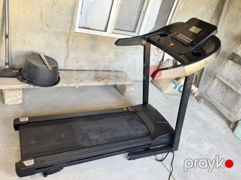 Qaçış trenajoru – elektrikli, konsollu - Rəng: qara, kompakt və