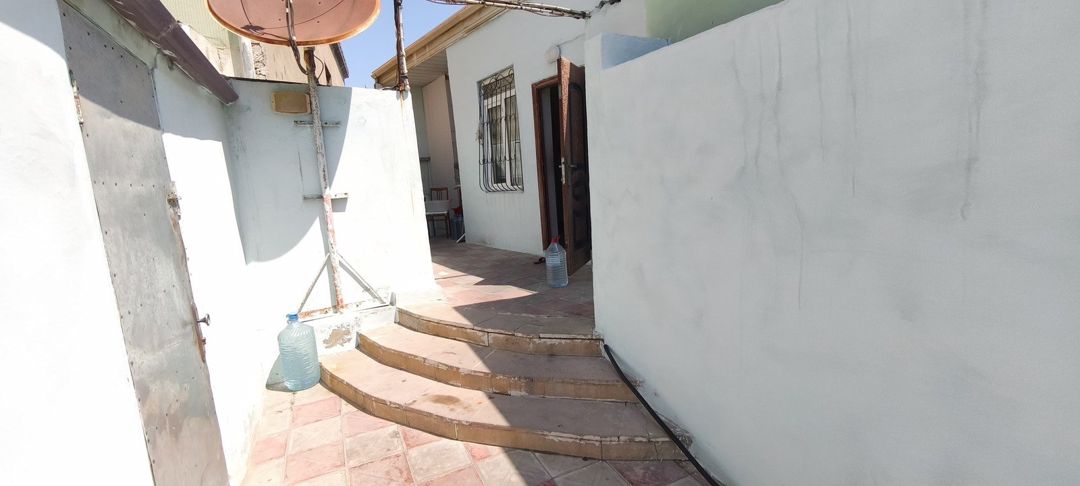 Satılır 4 otaqlı həyət evi/bağ evi 130 m² — Ev, villa, Bakı (2)