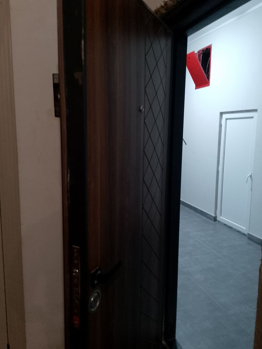 Dəmir giriş qapısı – taxta teksturalı MDF üzlük - Material: möhkəm — Pəncərələr, qapılar, balkonlar, Bakı (4)