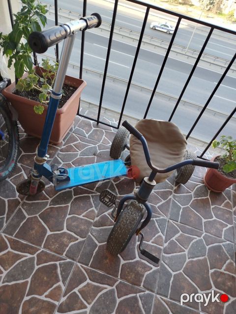 Skuter və 3 təkərli velosiped İkisi bir yerdə 20 m — Xırdalan