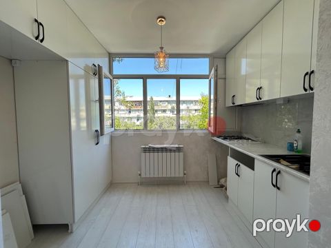 Satılır 4 otaqlı köhnə tikili 90 m²