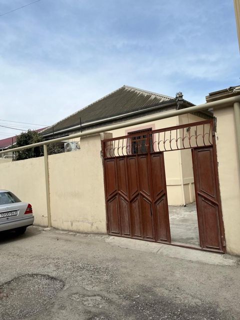 Satılır 4 otaqlı həyət evi/bağ evi 150 m² — Bakı