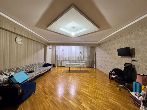 Satılır 2 otaqlı yeni tikili 1000 m² — Bakı