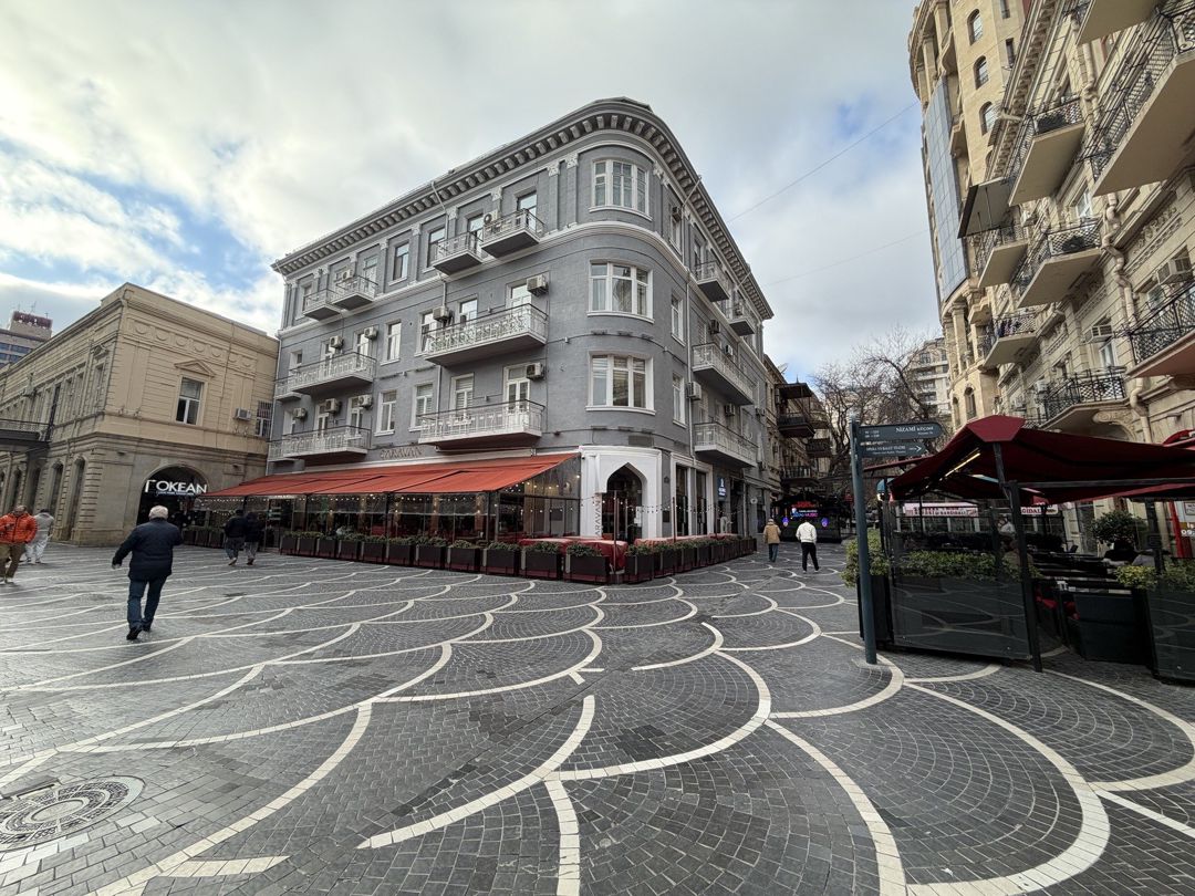 Satılır 4 otaqlı köhnə tikili 160 m² — Mənzil, Bakı (2)