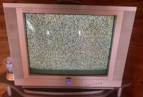 Kineskop (CRT) televizor – gümüşü korpus, geniş çərçivəli klassik — Televisions