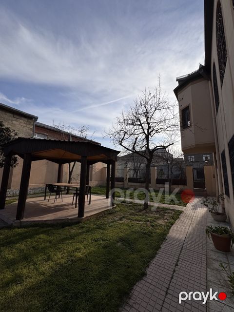 Satılır 7 otaqlı həyət evi/bağ evi 300 m²