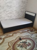 Tək nəfərlik çarpayı və döşək dəsti - Ölçü: təxmini 90x190 sm (tək — Спальная мебель