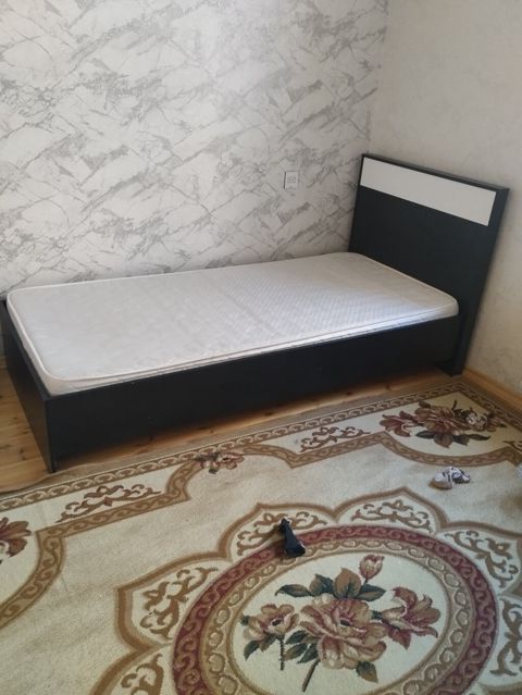 Tək nəfərlik çarpayı və döşək dəsti - Ölçü: təxmini 90x190 sm (tək — Digah