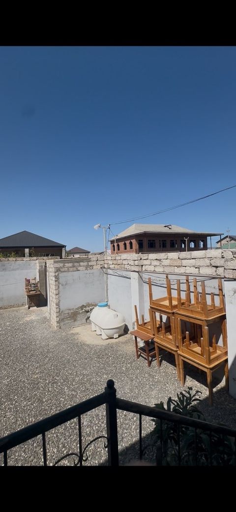 Həyət evi, Binə qəs — Bakı