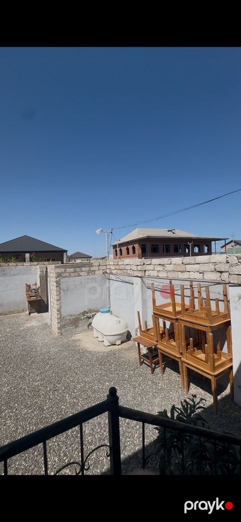 Həyət evi, Binə qəs