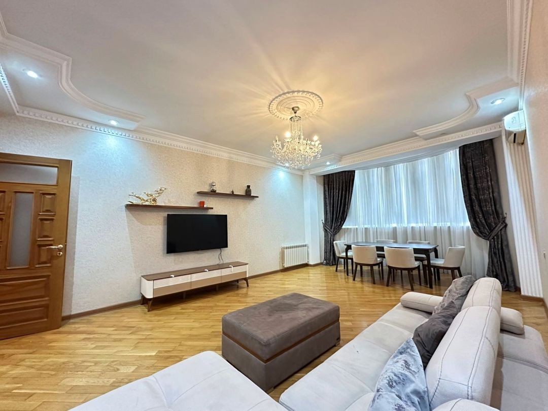 Satılır 4 otaqlı yeni tikili 175 m² — Mənzil, Bakı (2)