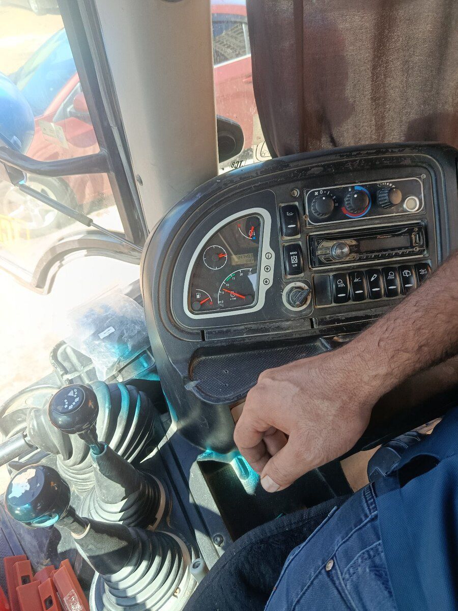 Ekskavator JCB, 2013 il — İnşaat texnikası, Bakı (4)