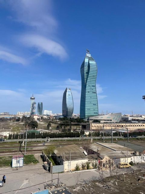 Satılır 4 otaqlı yeni tikili 181 m² — Bakı