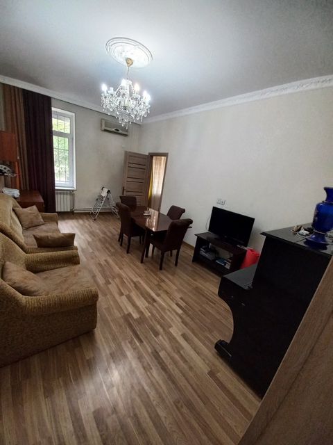 İcarəyə verilir 3 otaqlı köhnə tikili 75 m² — Bakı