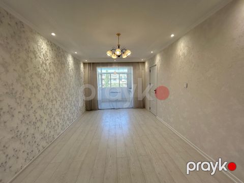 Satılır 4 otaqlı köhnə tikili 90 m²