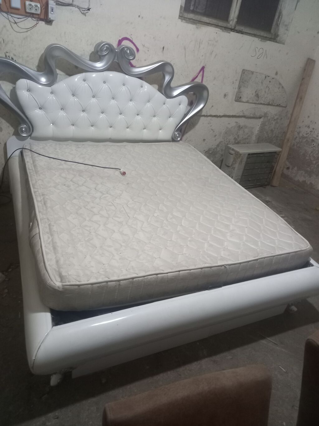Salam yataq dest satilir 2 eded taxt matraslari yoxdur 1 eded dolab — Yataq otağı mobilya dəstləri, Sumqayıt (8)