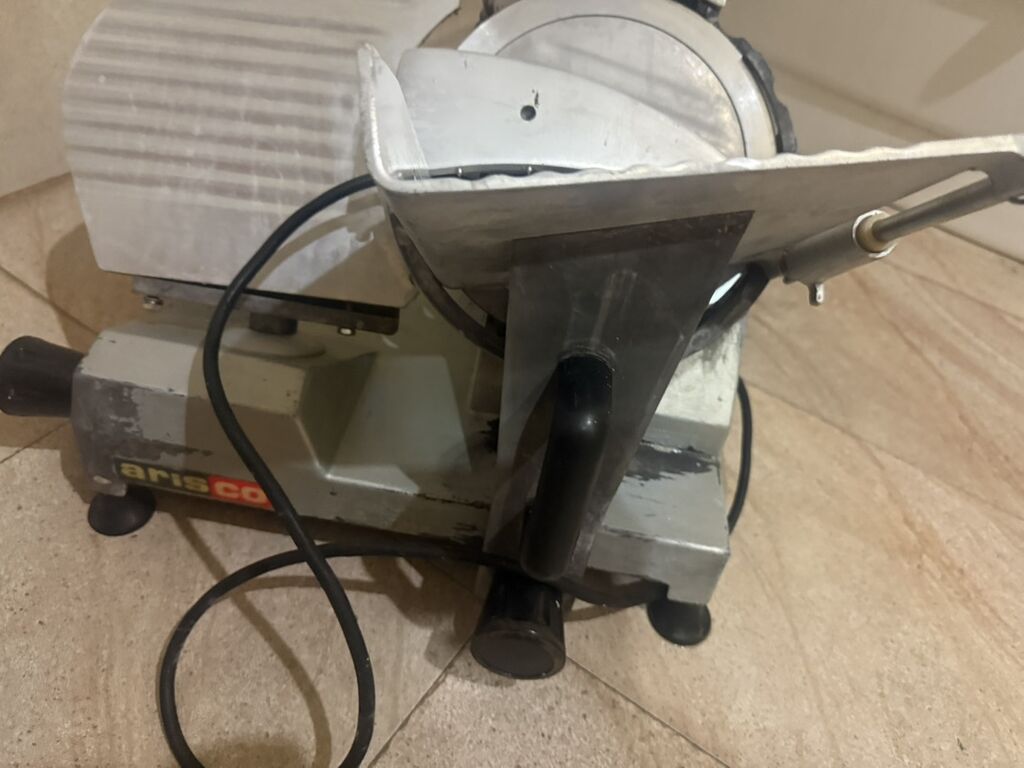 Arisco elektrik dilimləyici (kolbasa/pendir/ət üçün) - Brend/model — Peşəkar mətbəx texnikası, Bakı (2)