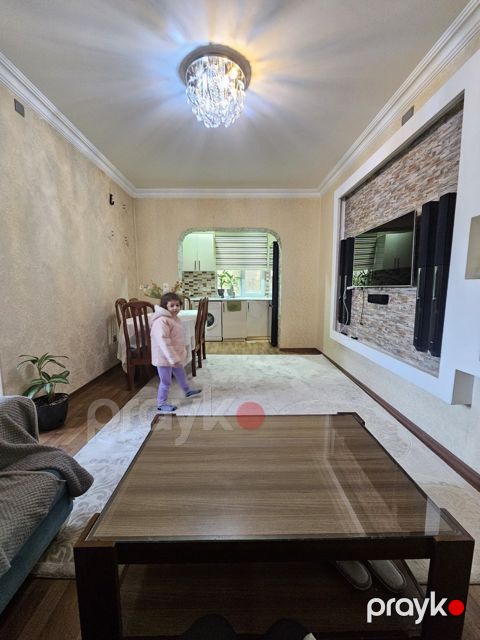 Satılır 2 otaqlı köhnə tikili 55 m²