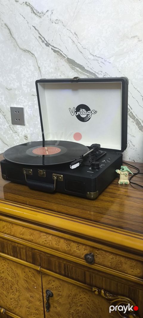 Vinil pleyer satılır Çamadan tipli vinil pleyer satılır. Cəmi 6-7 — Digah
