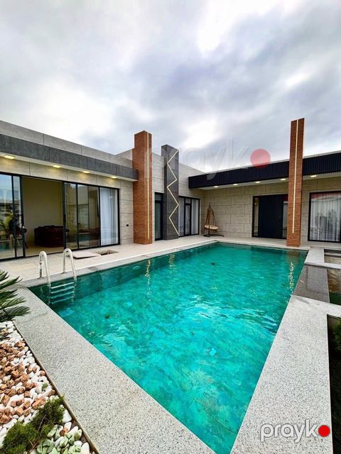 İcarəyə verilir 5 otaqlı həyət evi/bağ evi 250 m²