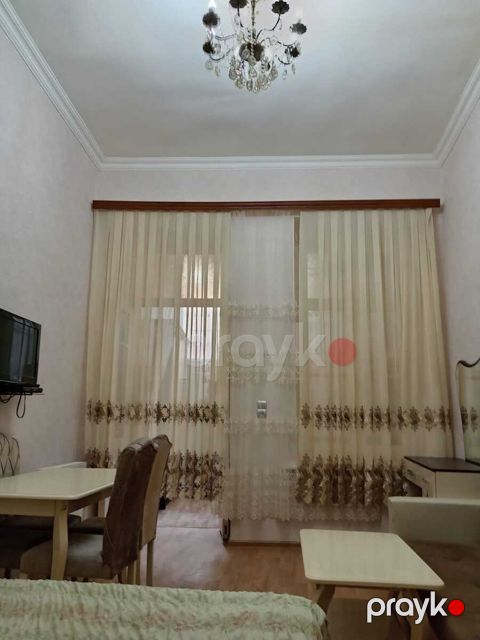Satılır 1 otaqlı köhnə tikili 30 m²