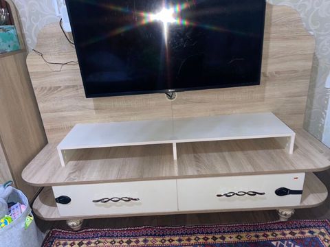 İşlənmiş, Düz TV altlığı, Polkalı, Laminat
