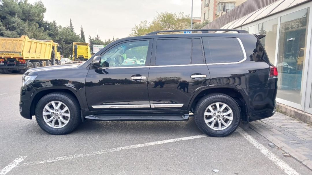 Toyota Land Cruiser 300 icarəsi — Avtomobil icarəsi, Bakı (5)
