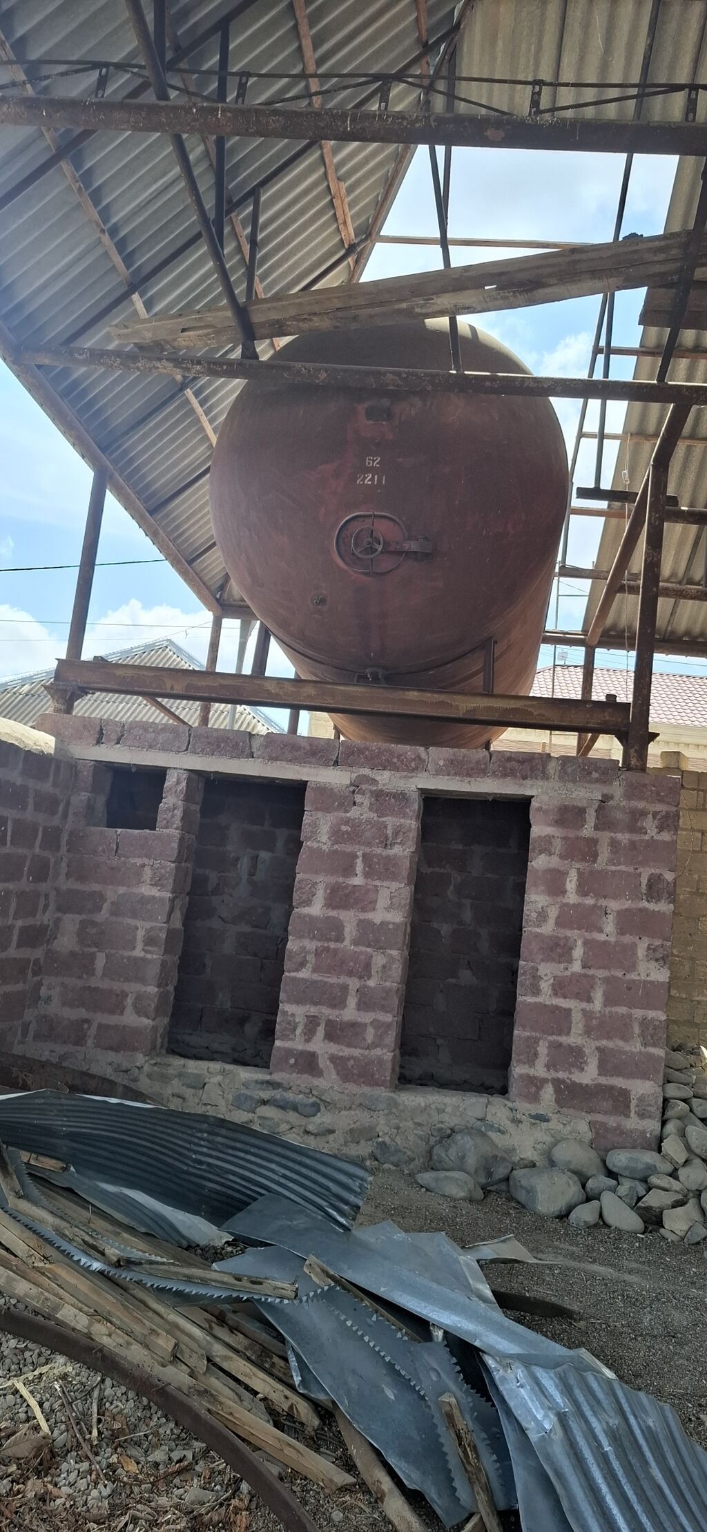 Sənaye metal çən – üfüqi silindrik tip Xüsusiyyətlər: - Material — Su çənləri, kanisterləri, bochkalar, Bakı (2)