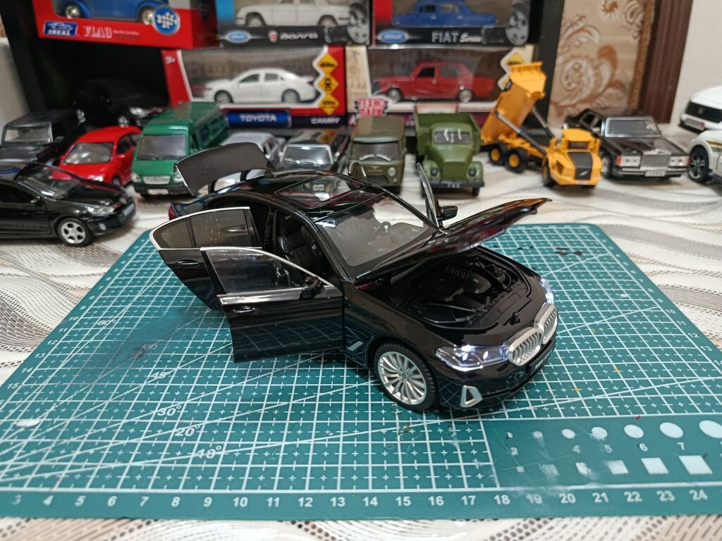BMW 530Li G30. die-cast model avtomobil - Miqyas: təxmini 1:24 — Modellar, Bakı (6)