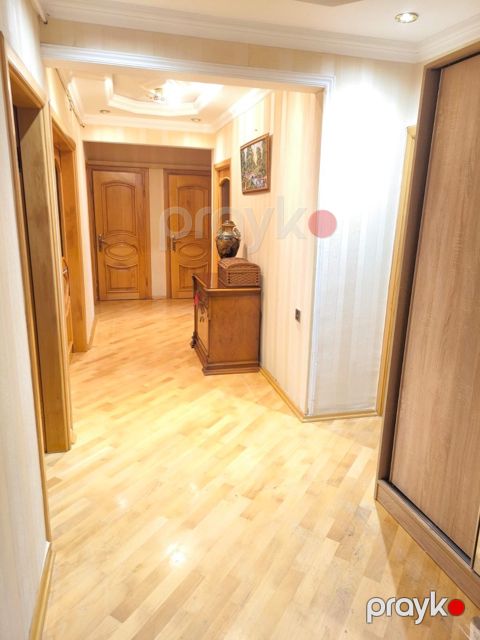 Satılır 5 otaqlı köhnə tikili 120 m²