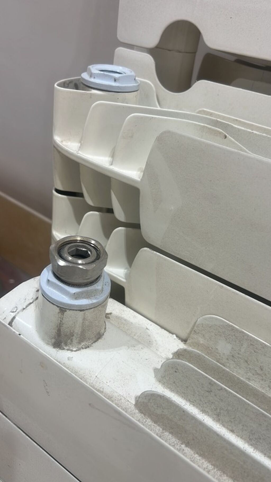 Ağ rəngli su radiatoru (seksiyalı) - Material: metaldan (seksiyalı — Radiatorlar, Bakı (4)