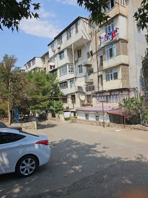 Satılır 2 otaqlı köhnə tikili 55 m² — Bakı