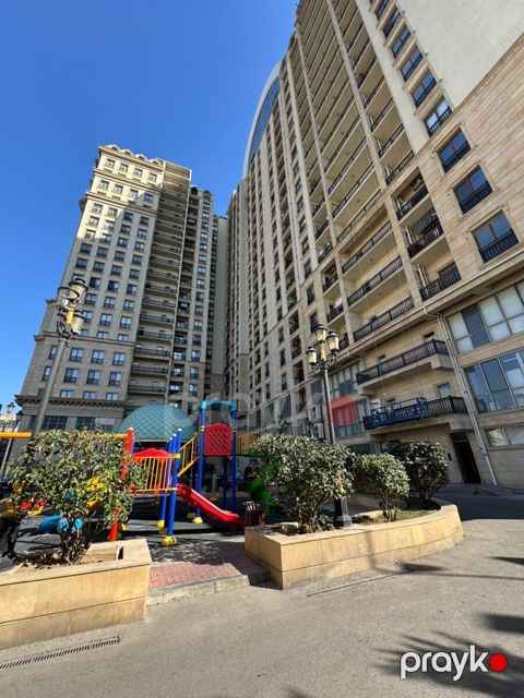 Satılır 5 otaqlı yeni tikili 303 m²
