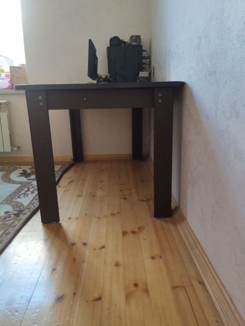 Geniş iş masası – tünd qəhvəyi - Material: laminat/LDSP taxta səth — Digah
