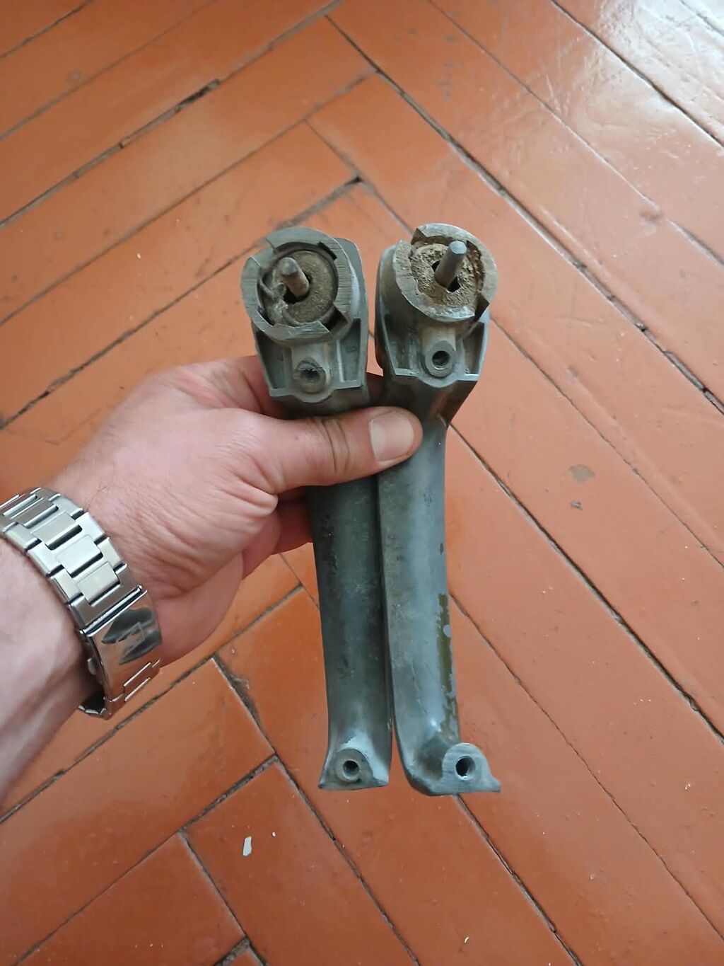 Məhsul: Köhnə tip metal qapı pəncərə tutacaqları (cüt) Təsvir: - İki — Pəncərələr, qapılar, balkonlar, Şəki (3)