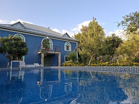 Bağ evi kirayə verilir, Qəbələ r — Qəbələ