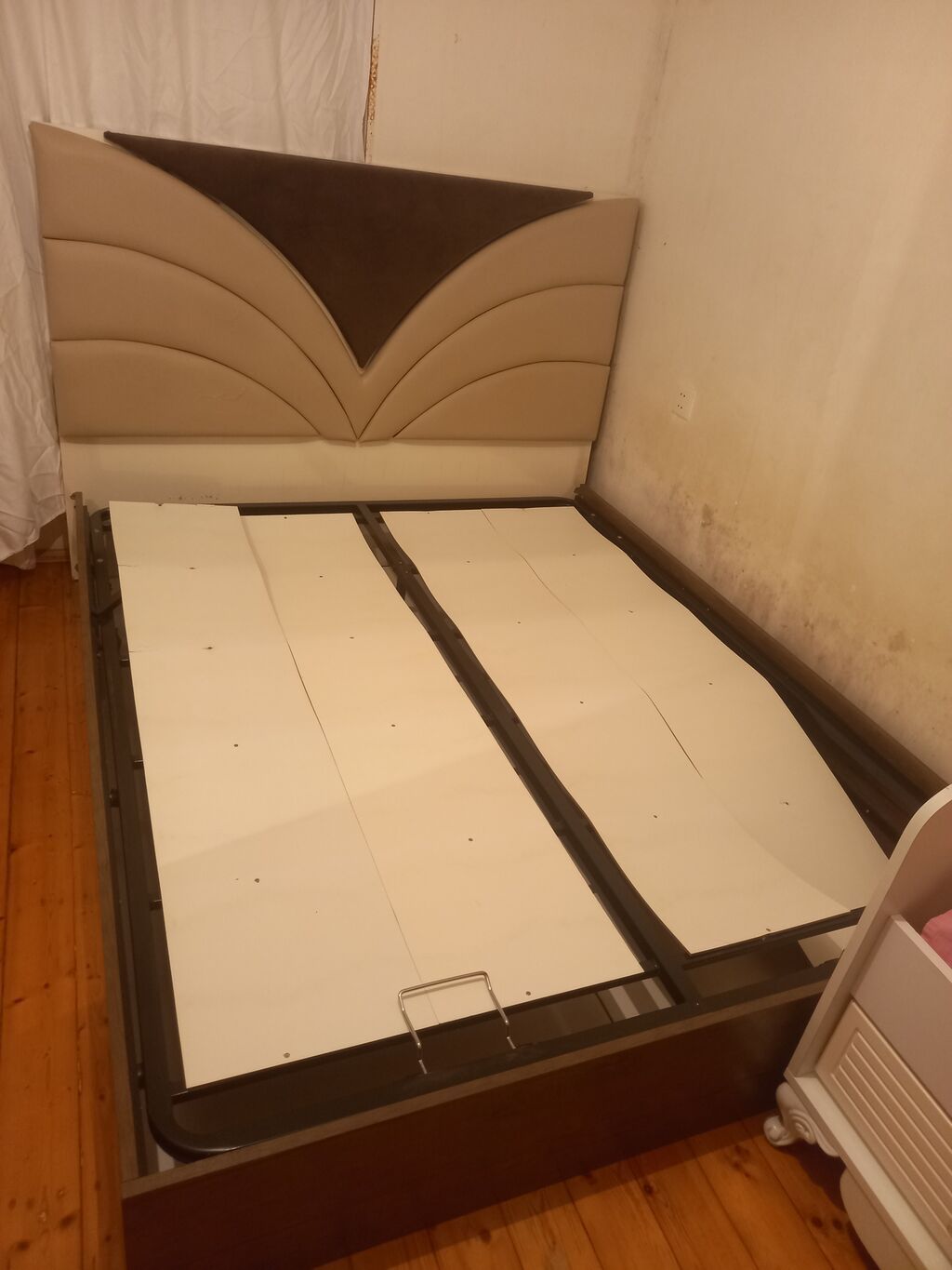Salam yataq dest satilir 2 eded taxt matraslari yoxdur 1 eded dolab — Yataq otağı mobilya dəstləri, Sumqayıt (3)