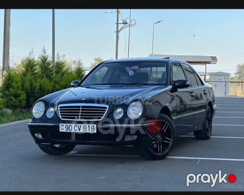 Mercedes-Benz E 320: 3.2 l 2001 il Sedan