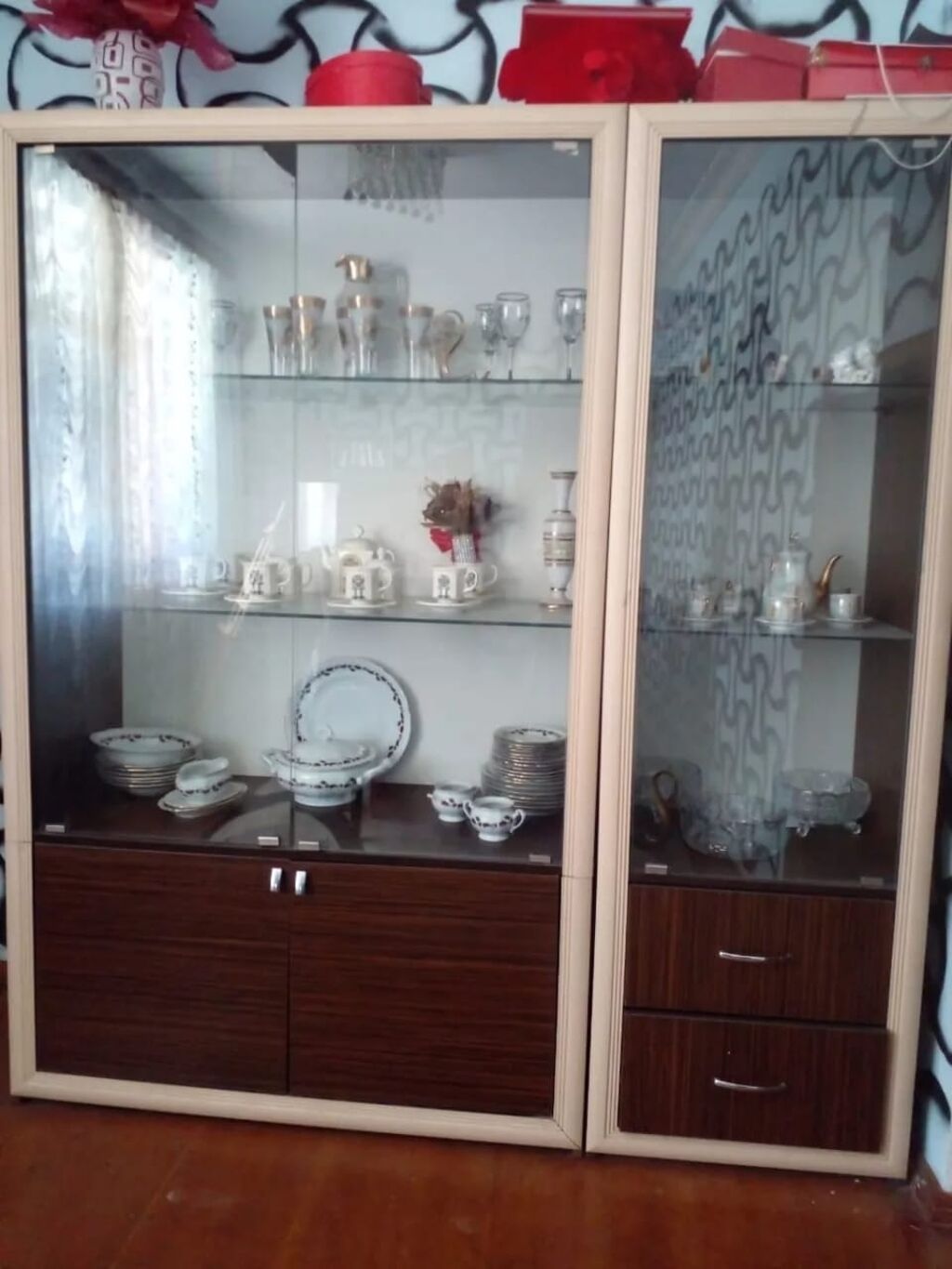 Üç hissəli vitrin və komod dəsti. Mebel yaxşı vəziyyətdədir. Şəkildə — Qonaq otağı üçün, Digah (2)