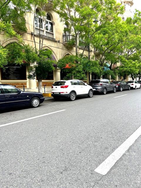 Satılır obyekt 220 m² — Bakı