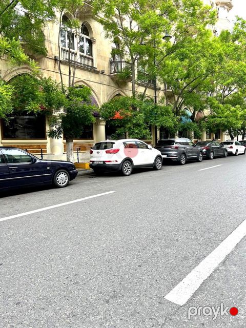 Satılır obyekt 220 m²