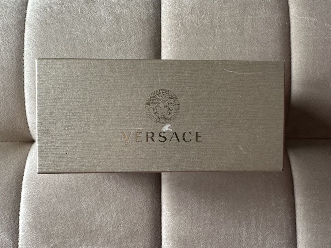 Eynək Versace — Şəxsi əşyalar, Bakı