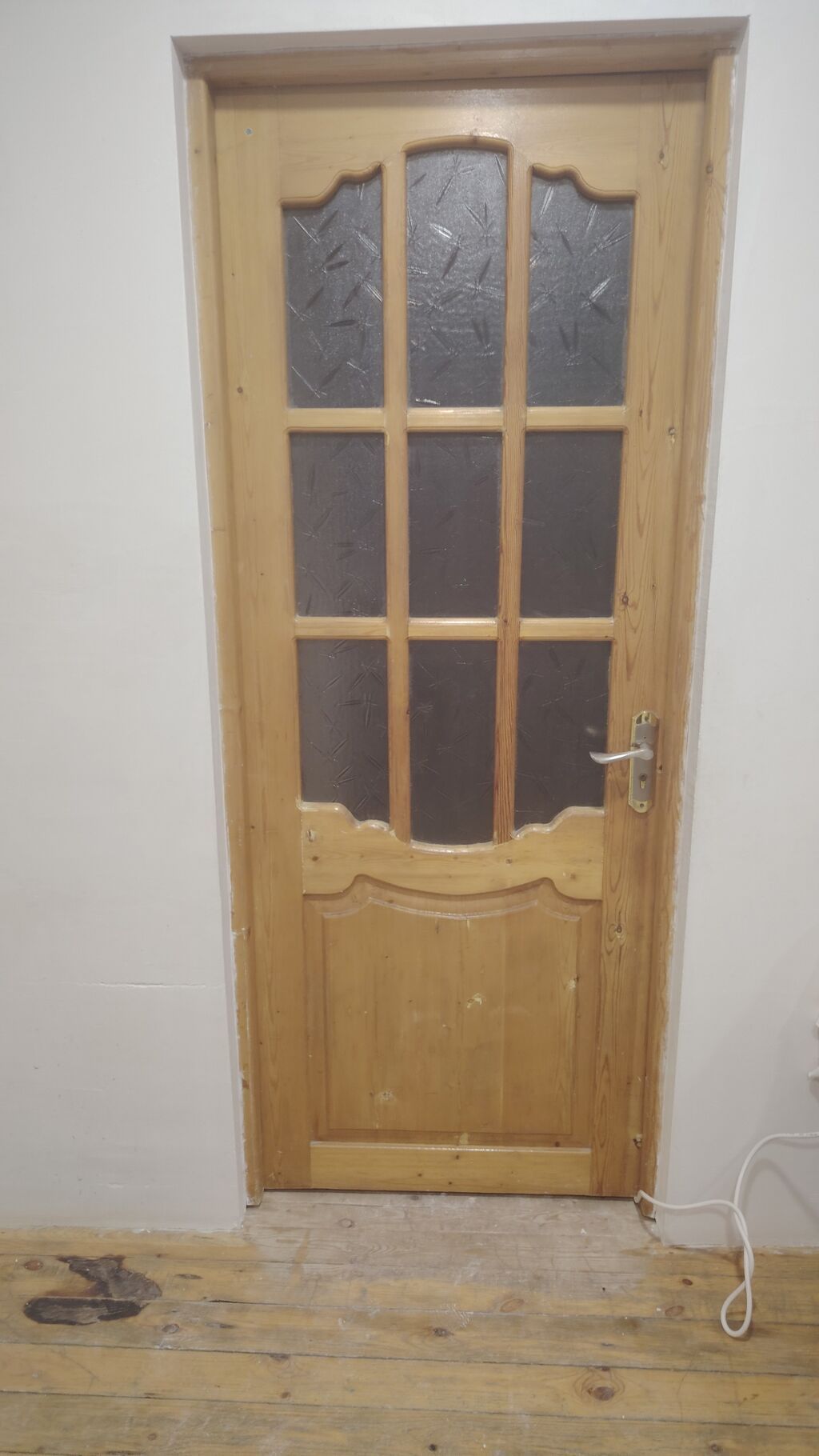 Taxta şüşəli qapı - Material: təbii ağac (şırımlı dekor panellər) — Pəncərələr, qapılar, balkonlar, Bakı (2)