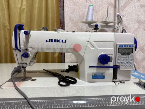 Tikiş maşını çox az işlenilib bir averlok bir profesyonel tikiş — Bakı