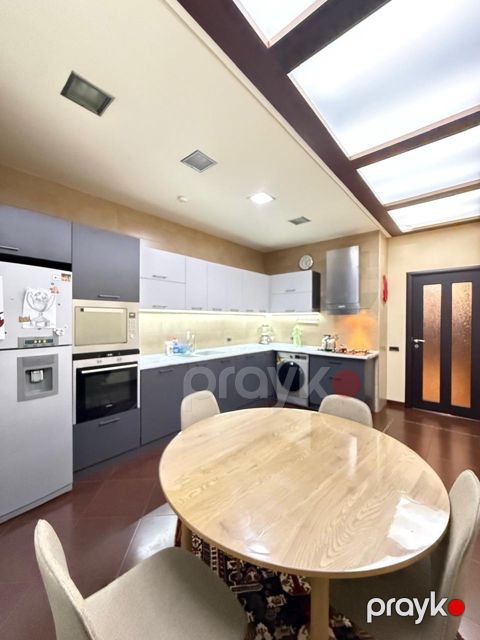Satılır 4 otaqlı yeni tikili 209 m²