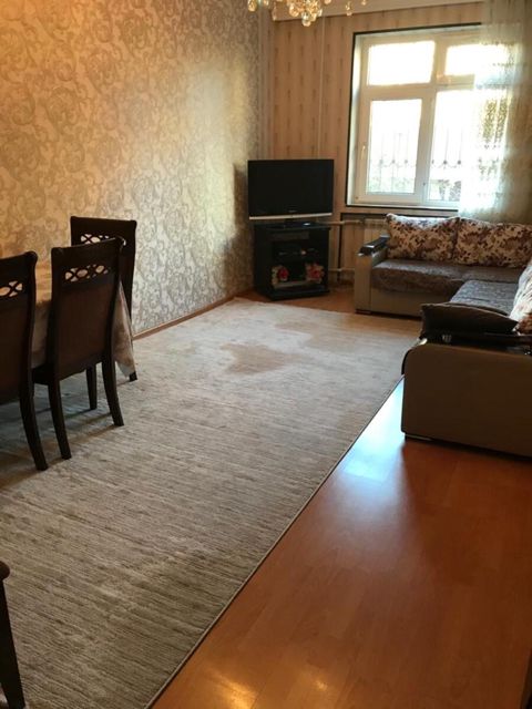 Satılır 5 otaqlı köhnə tikili 90 m² — Bakı
